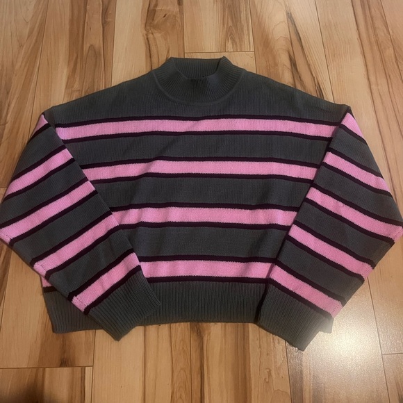 Gray and pink striped sweater from H&M - Picture 2 of 6